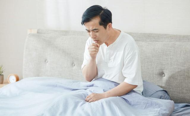 喉咙里经常有痰，是怎么回事？将痰液咽下去了，结果会怎样？