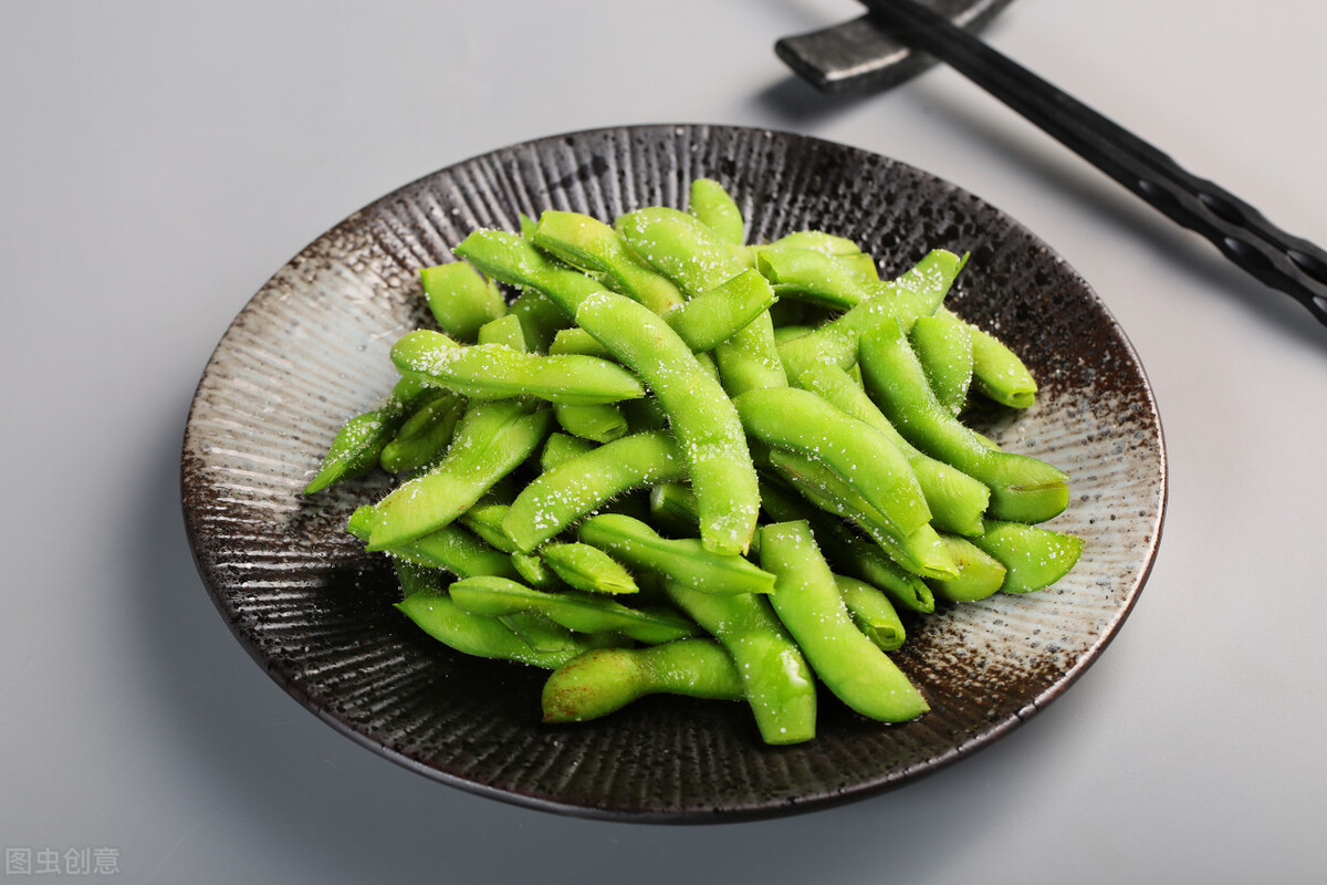 不喝牛奶也可以充分补钙！4种蔬菜的钙含量比牛奶高，还能防便秘