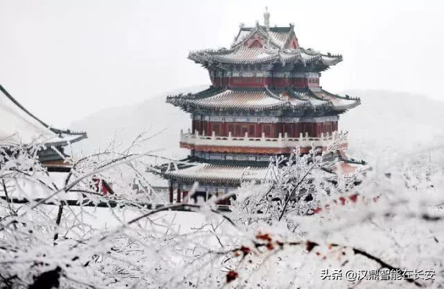 云烟归去，不染凡尘。冬日雪中，武林张家界