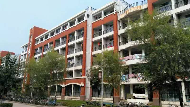 占地5700亩，坐拥四大校区、24个食堂！这可能是河南最“壕”的大学了！