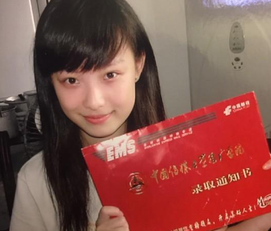 大学录取通知书里会放一张银行卡，作用很大，考生不要疏忽