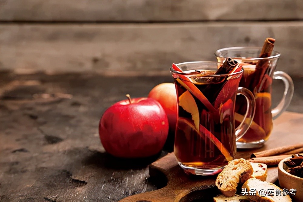 手脚发凉别不当回事，每天喝点加料苹果茶，温补不上火