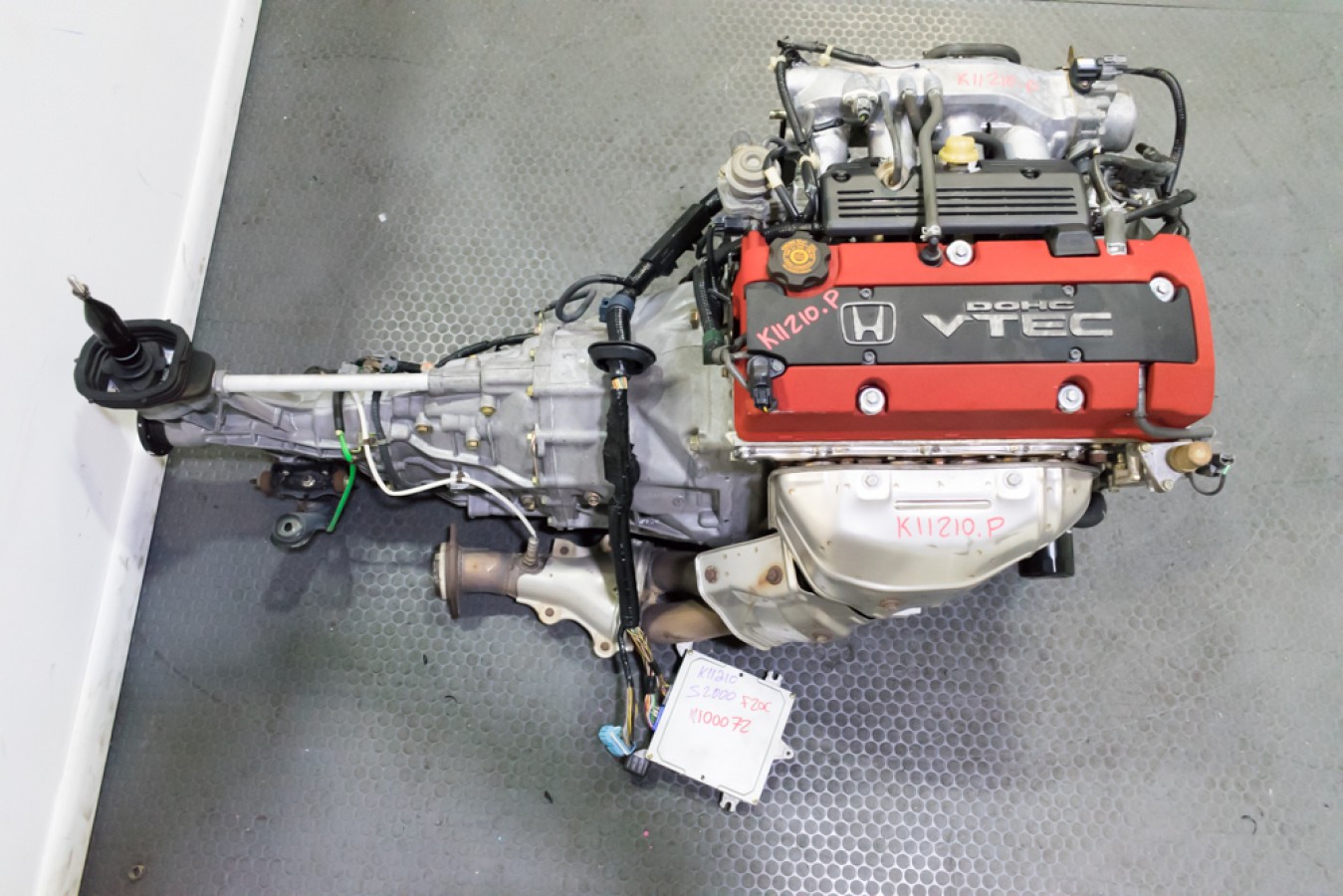 如今的汽车发动机,转速都设计得很低?到底是为了什么?