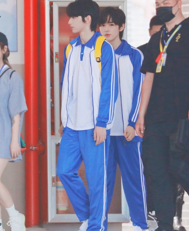 刘耀文上《萌探》，校服一穿成校园剧男主，与小宋同框美颜暴击