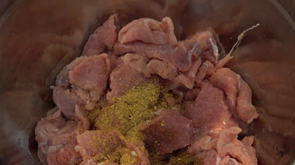 过油肉拌面怎么做（教你肉嫩面劲道的过油肉拌面）
