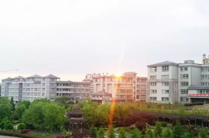 纵使时光流逝 我已不在你的身旁 我的母校市三中