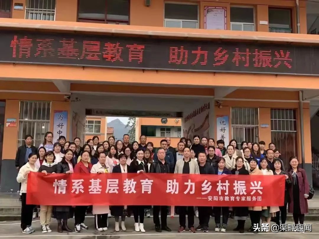 名师授课精彩纷呈，逻辑清晰、生动有趣，学生专注投入，课堂实效显著。
