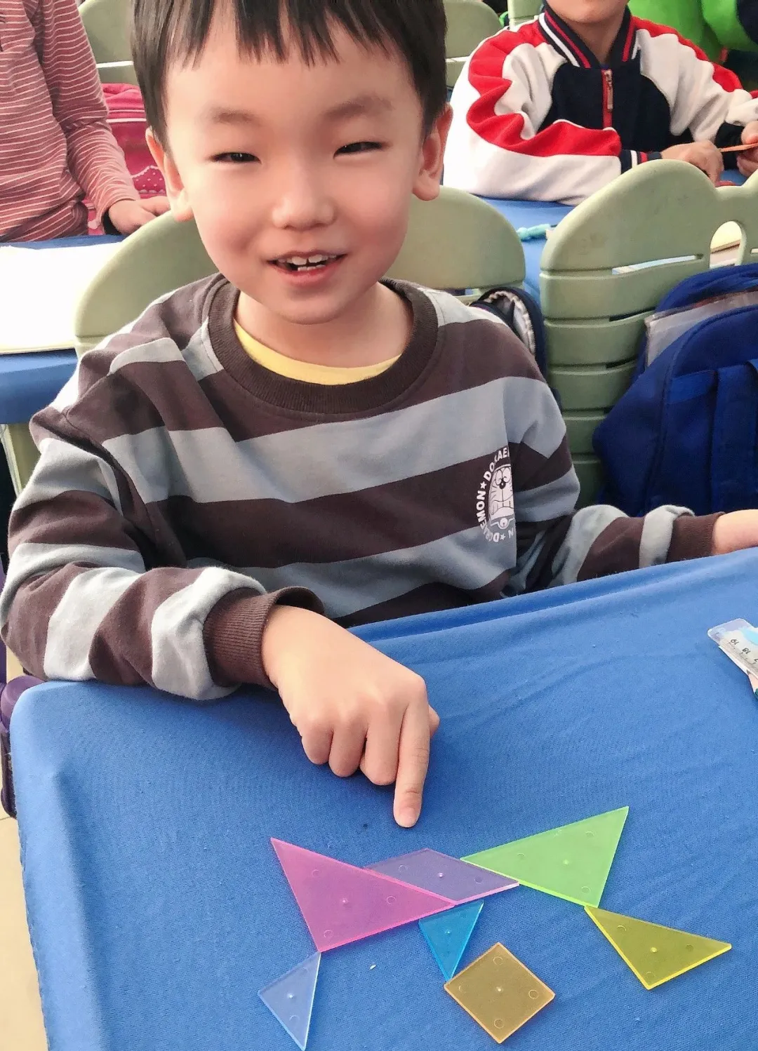 【寓教于乐】敕勒川绿地小学乌兰分校一年级开展玩转七巧板趣味拼搭活动