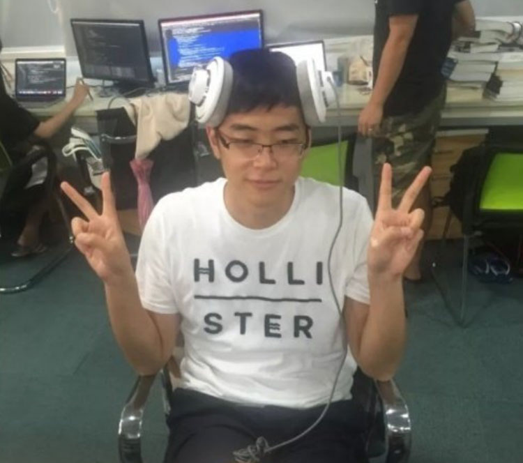 听说丑的男生找个女朋友就会变帅，你不信？来看看这几个小哥哥