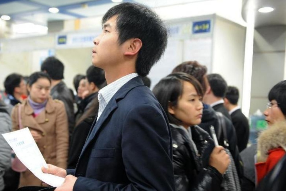 东南大学硕士生，毕业月薪4000吐槽研究生白读了，学校无辜躺枪