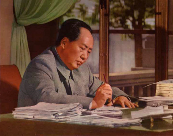 毛主席赞农民：朴实如土，伟大如天
