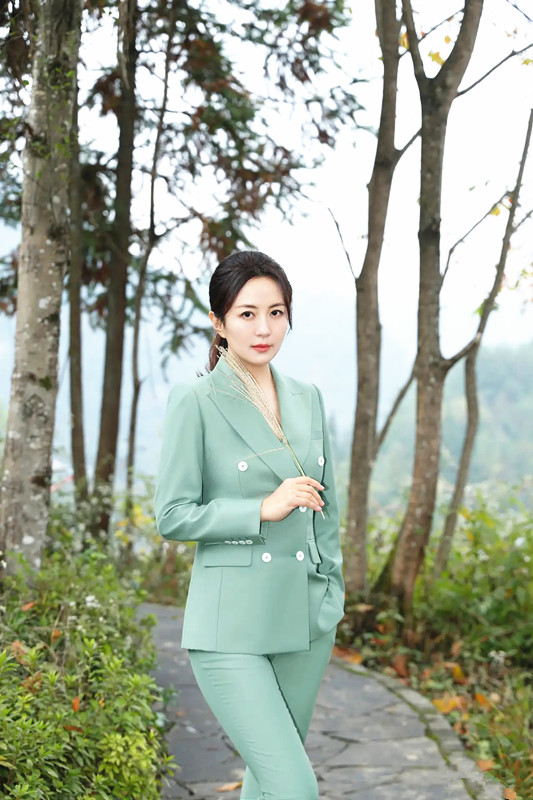 打破西装"局限",重塑西装风尚,西装俊俏佳人—杨童舒