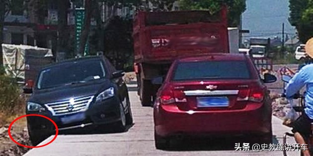 教练列举2种场景，教新手司机靠边停车技巧如何实际运用？