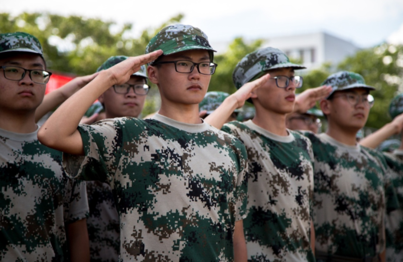 军训本是为了磨炼学生意志，如今却“变了味”，军训的意义何在