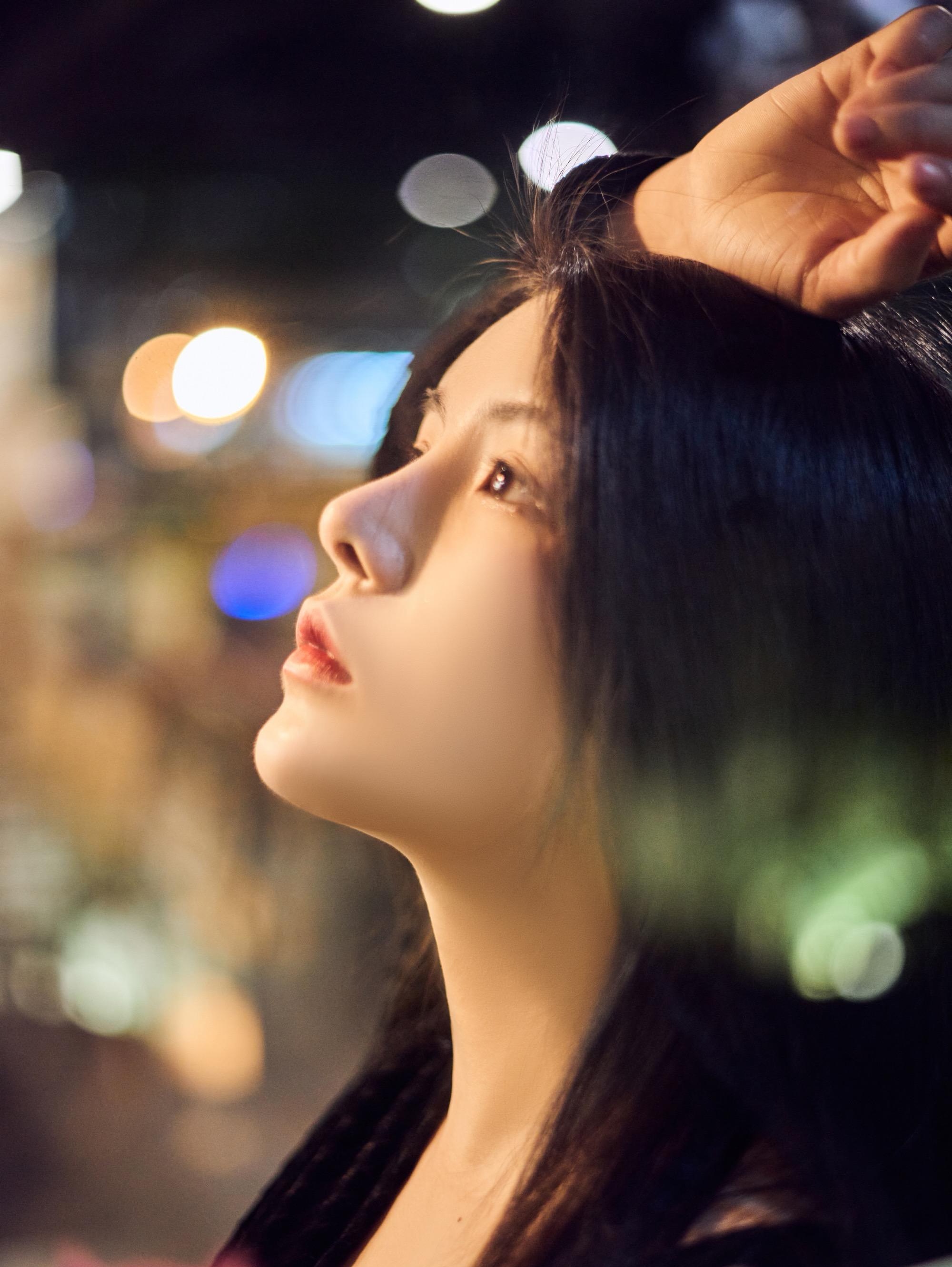 思念的思绪铺开馨香的花瓣清澈明净如春水般温柔多情皆在此刻定格成