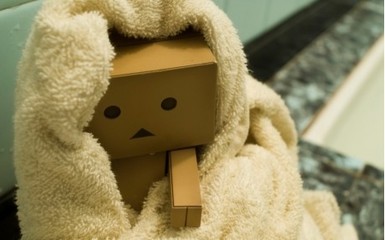 既然别人不在意你的痛，你又何必痴痴付出你的爱/写给失恋的人