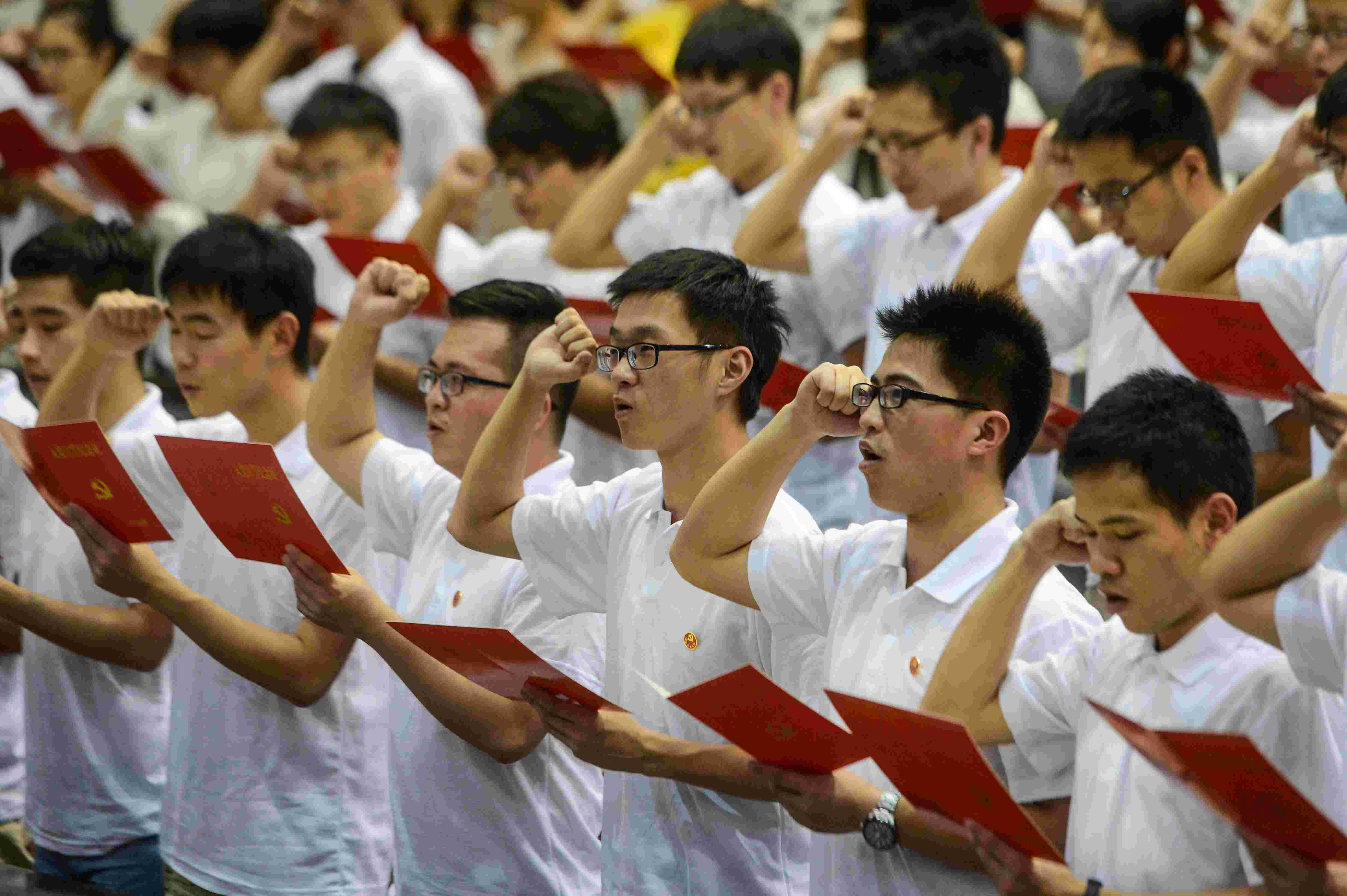 大学生入党有"硬性要求",大一就要做好准备,看看你是否符合