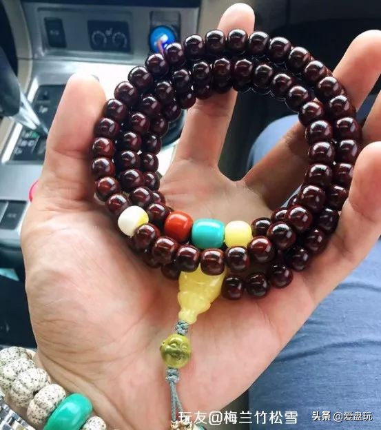 男人手串玩成这样,才叫帅气(虎骨珠子怎么辨别真假) 第13张