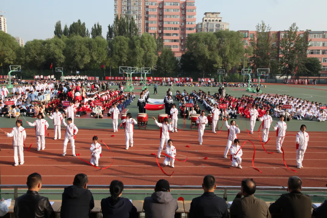 心有山河 且行且歌——太原市外国语学校教育集团秋季田径运动会开幕