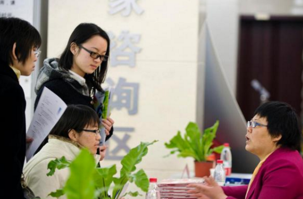 大学生别给自己找麻烦，毕业后看到“三方协议”别乱签，结果自负