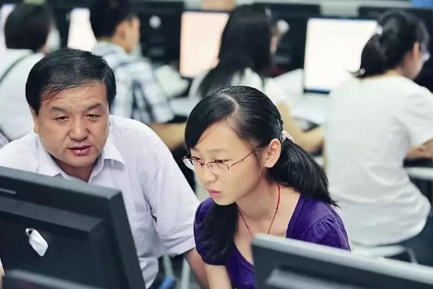 新高考“受欢迎”选科组合，容易拿高分和优势，但中等生不适合