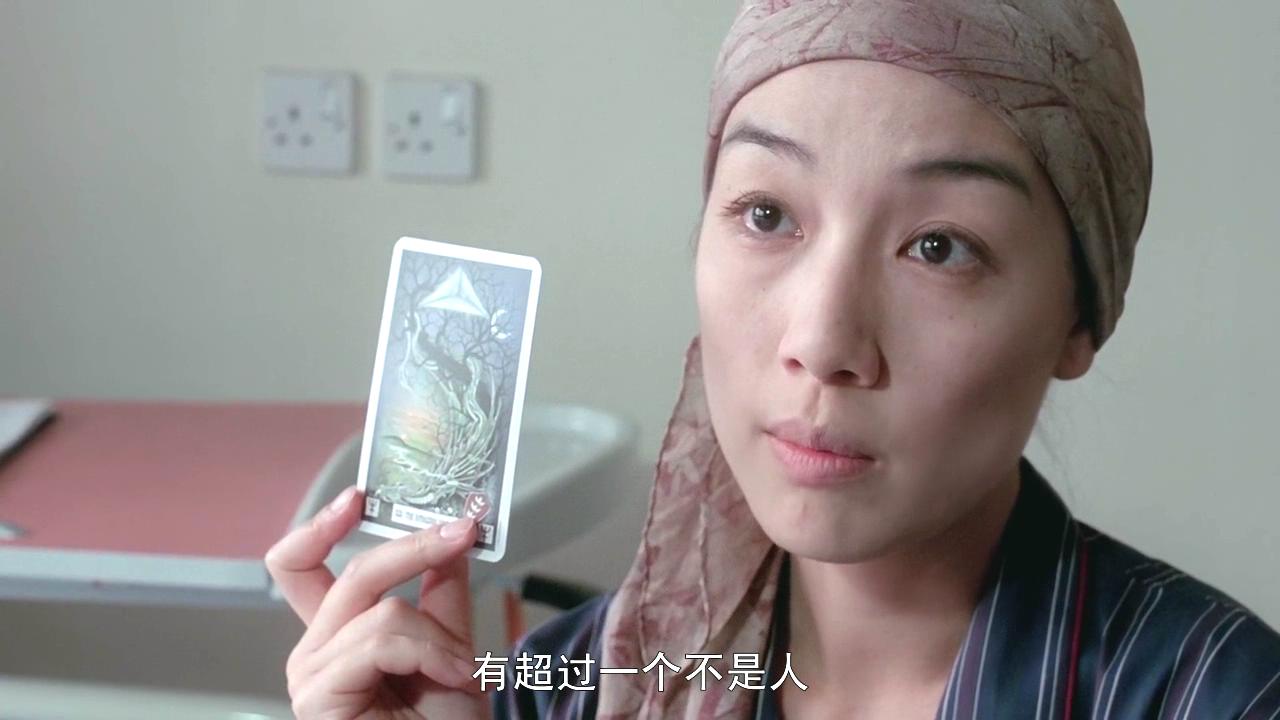 女孩生日遭群友施暴被活埋墙内,陈小春童年阴影《枕边凶灵》