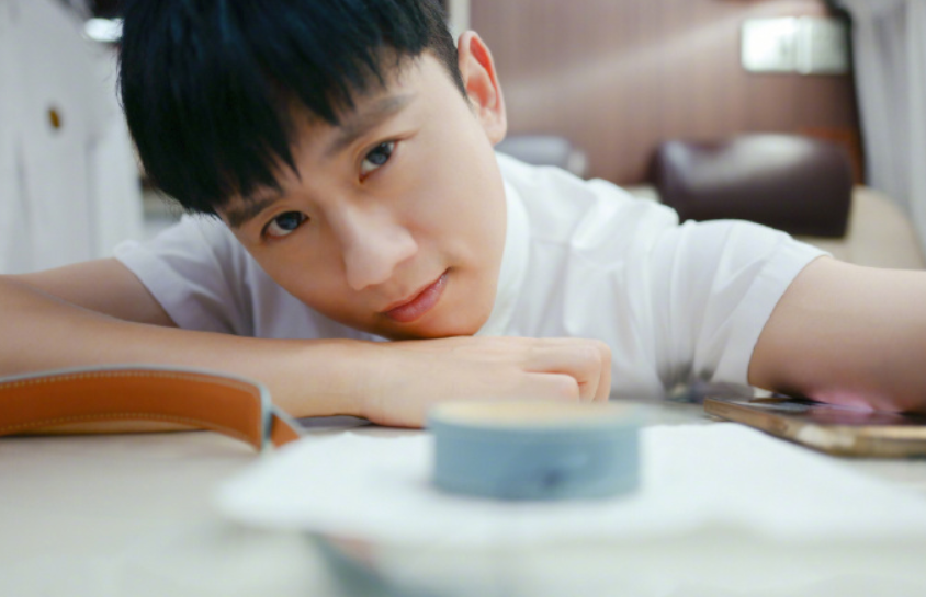 张杰入职211高校当老师，执教资格遭网友质疑，尴尬评论此起彼伏