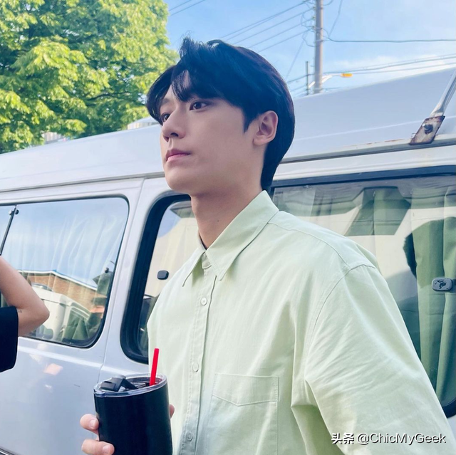 韩国演艺圈大孝子！当明星赚钱是为家还债，照顾身心障碍弟弟