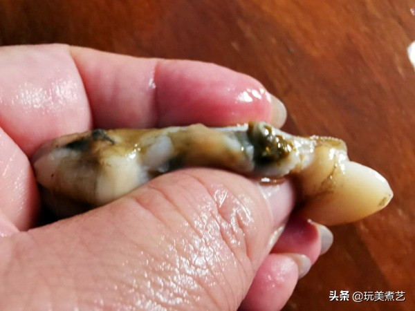 蛏子怎么快速去内脏蛏子清理内脏的步骤详解