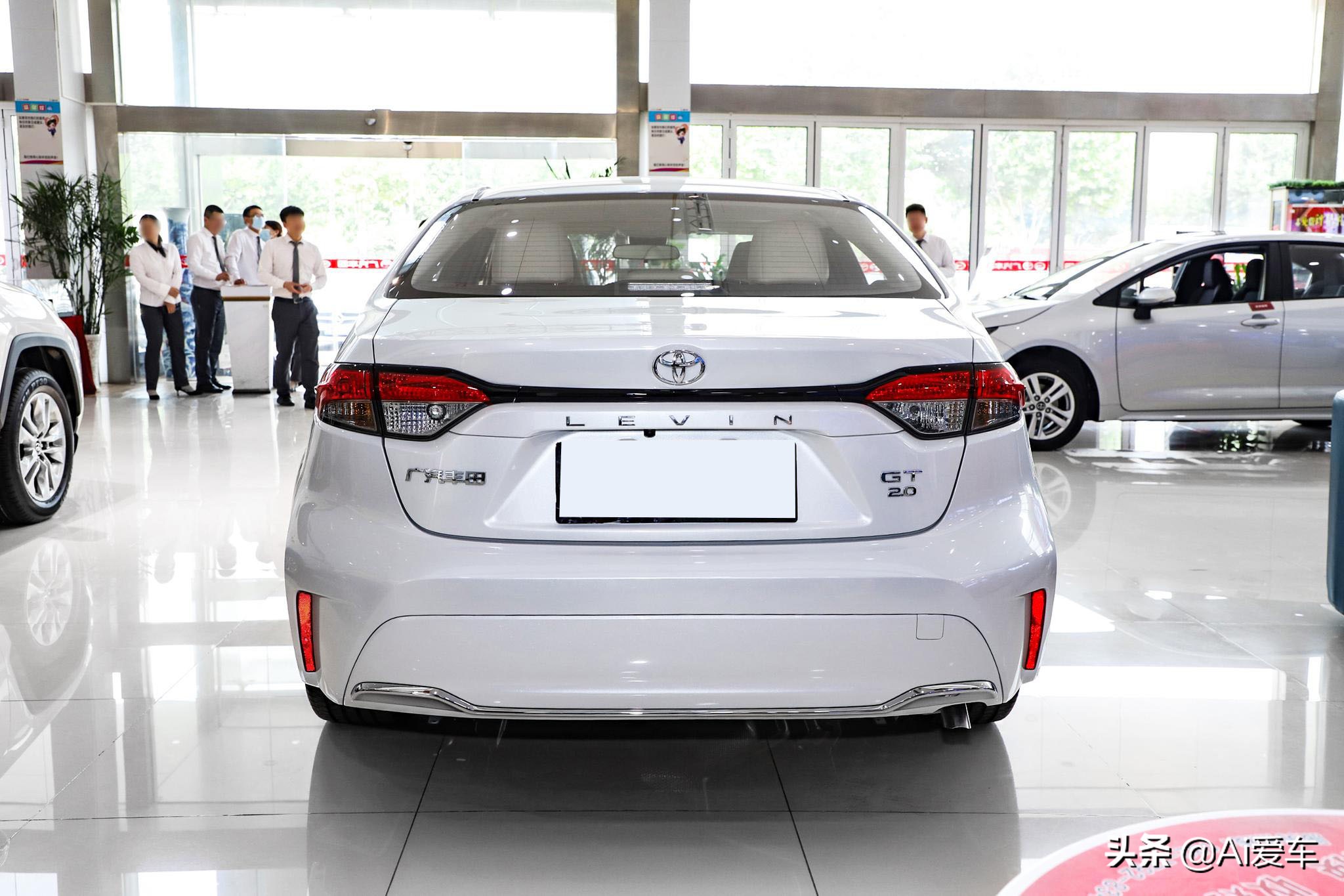 2米75的丰田三厢新家轿，凯美瑞同款2.0L动力油耗5.9L，实拍凌尚