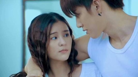 《爱在路上》,是由素格力·威塞哥与婉娜拉·宋提查主演的泰国电视剧