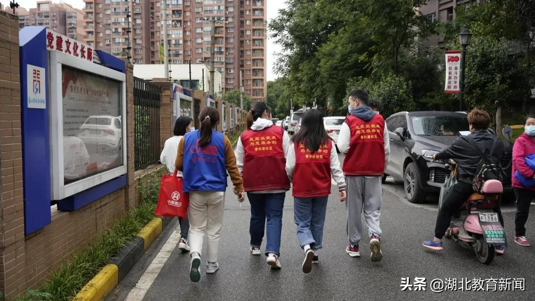 社区书记桂小妹泪洒思政课堂，与青年学子共话抗疫精神与青年担当