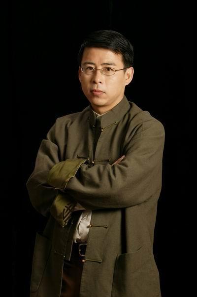 央视主持阿丘被封杀，风光一时沦落到唾弃一世，现在怎样了