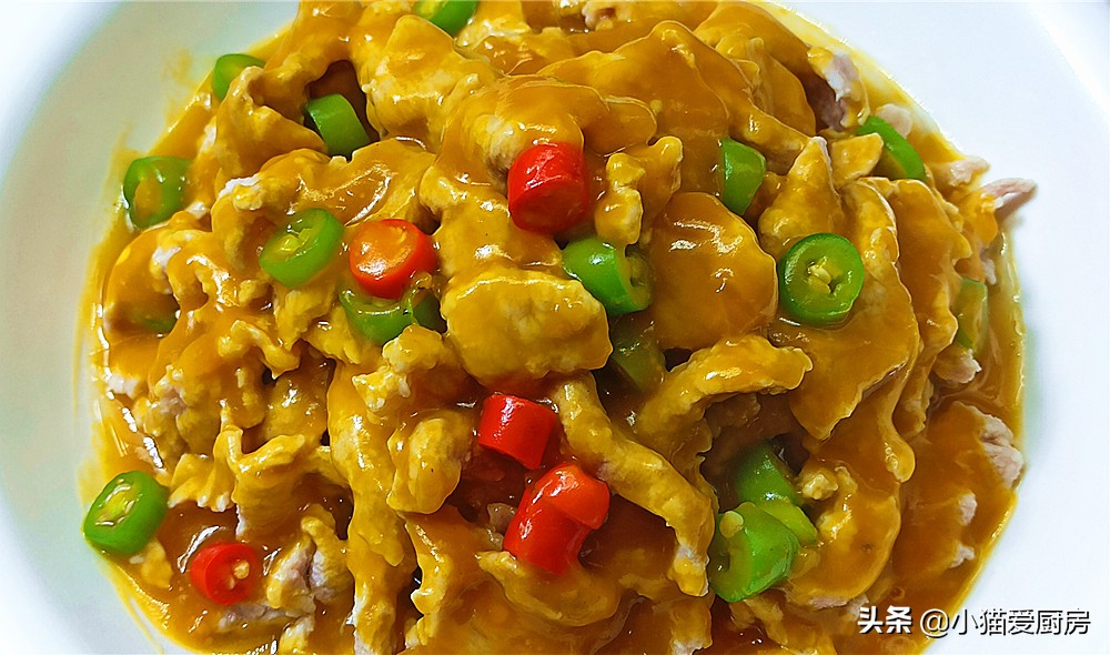 这道南瓜和猪瘦肉一起做的下饭菜“金汤肉片”，酸辣得恰到好处