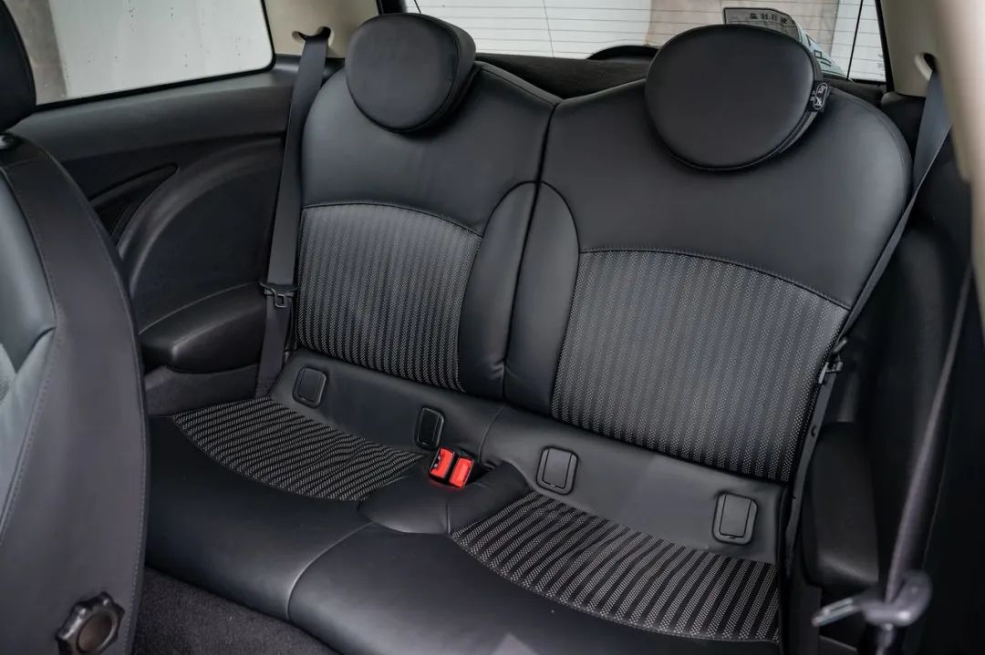 MINI COOPER Excitement：代步车不敷衍，操控、外形讲品味