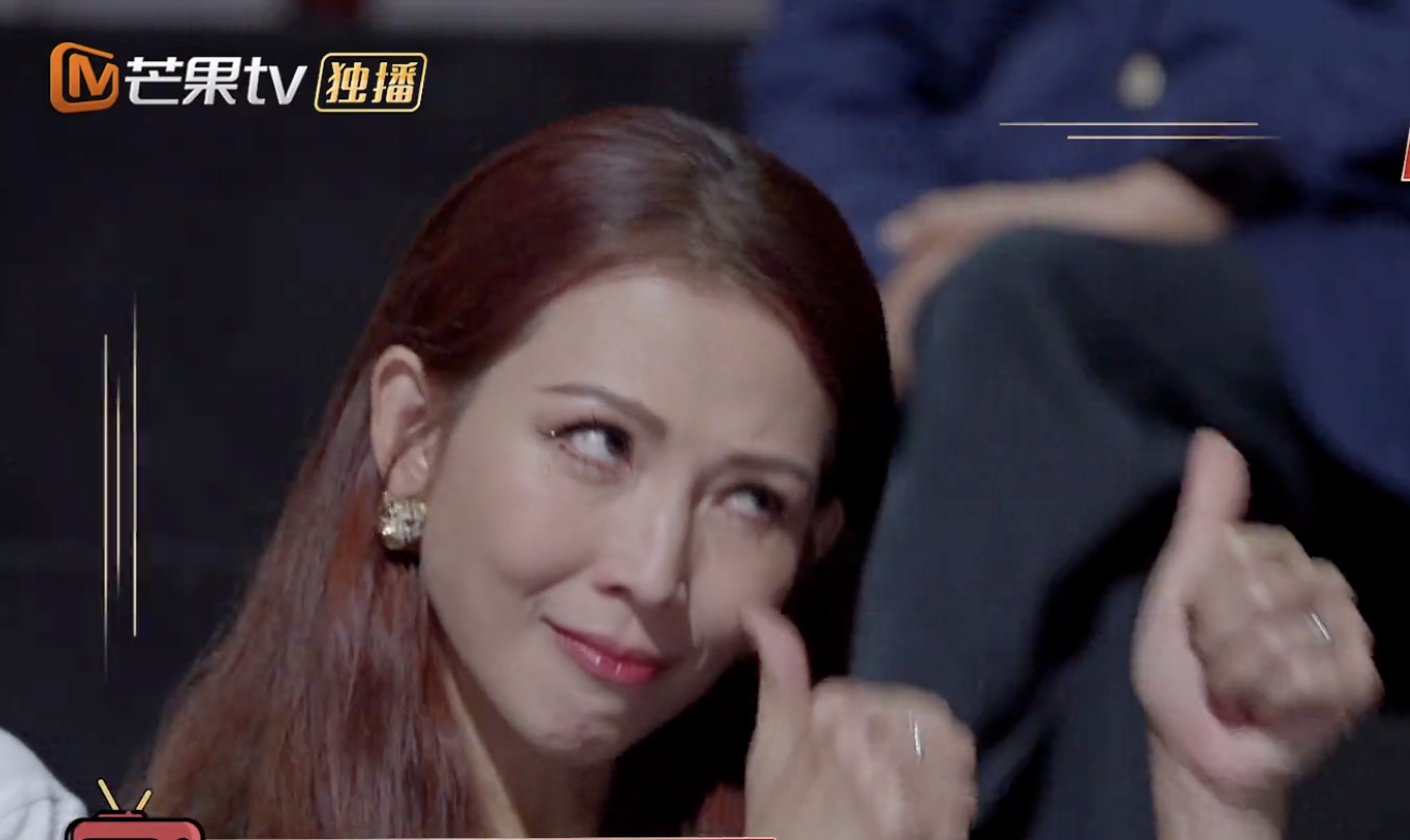 哥哥演出好拼！张智霖蓄白胡子张晋撞玻璃，袁咏仪蔡少芬感动落泪