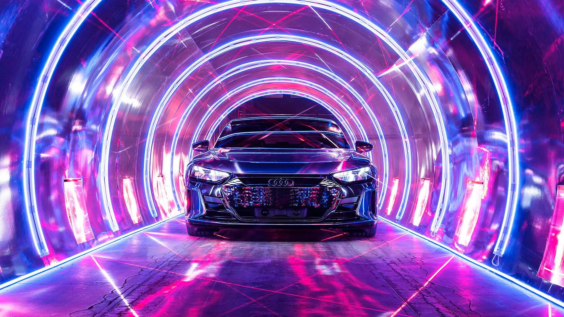 起价99900美元，3.9秒破百，奥迪E-Tron GT亮相