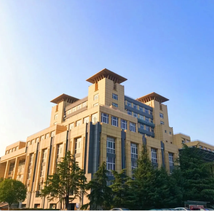 胡耀邦题写校名！全职院士“坐镇”！湖北这所高校还走出全国冠军