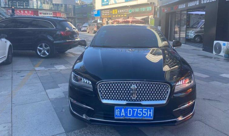 试驾林肯MKZ豪华轿车，体验美式优雅与舒适驾驶乐趣