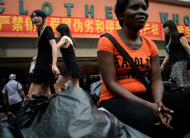 曾经大批黑人涌入中国，为何突然离开？只因三非政策的出台