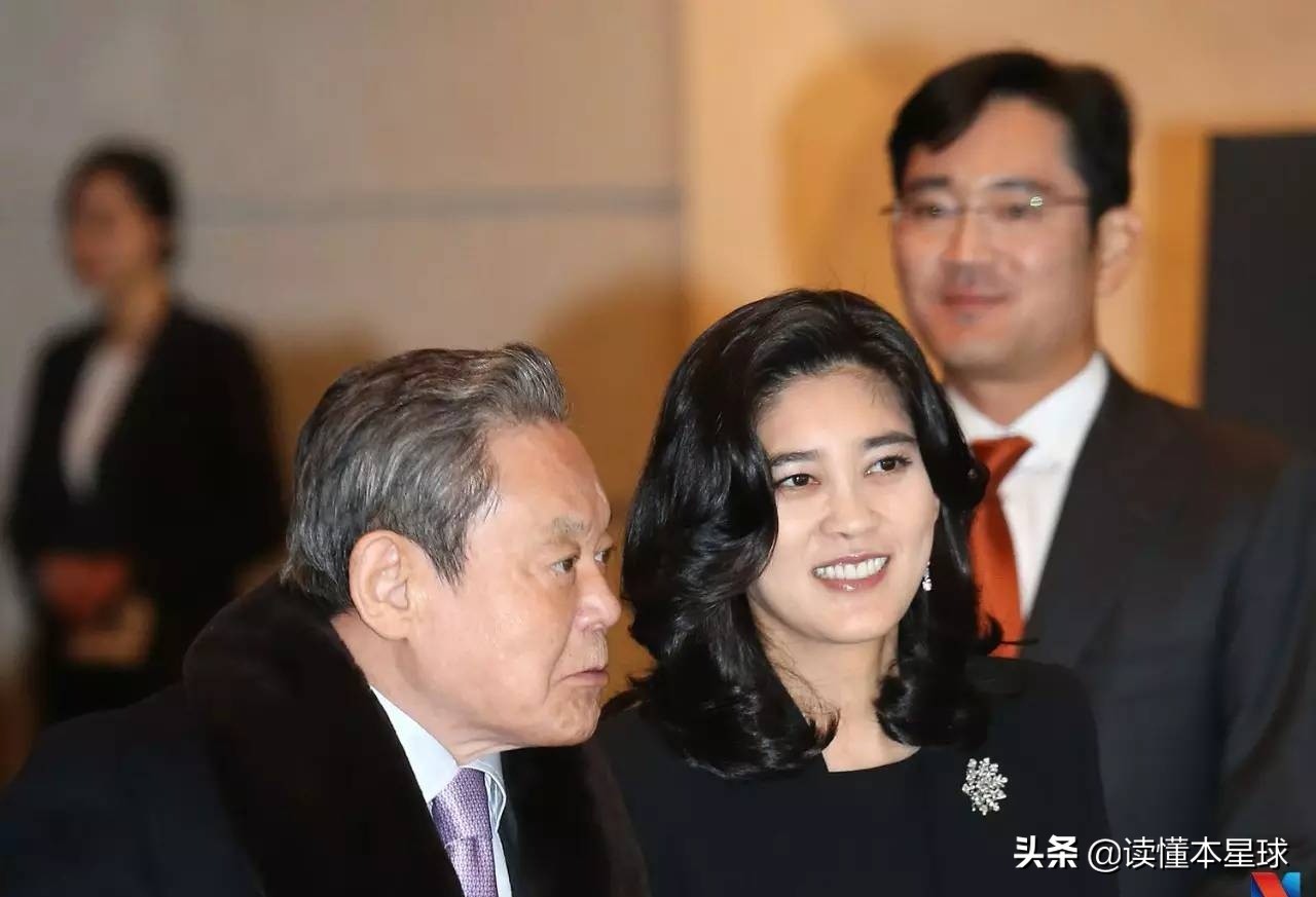 贿赂朴槿惠的三星掌门人风光出狱，韩国到底是谁当家作主？