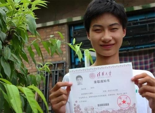 父亲精神失常，母亲瘫痪，高考744分被清华录取的庞众望怎样了