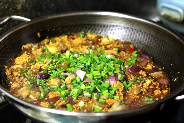 在家做鱼杂不能少了黄豆酱 20块钱1道肉菜 色泽酱红 酱香浓郁