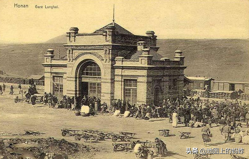陇海线建了49年，从清末一直修到解放初期，最开始由比利时承办