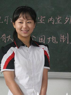 还记得《家有儿女》三姐弟吗？哥哥姐姐都大火，弟弟如今颜值逆袭