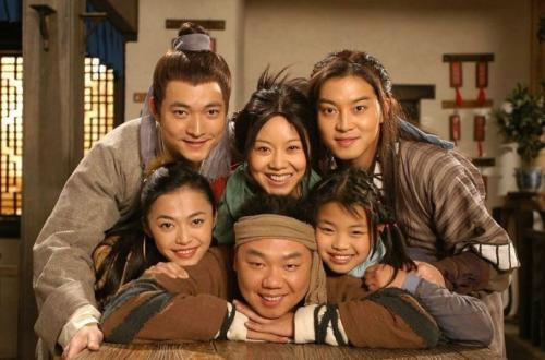 还记得《家有儿女》三姐弟吗？哥哥姐姐都大火，弟弟如今颜值逆袭