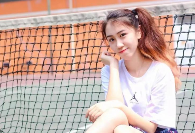 华师大理科女生，获世界小姐中国区冠军，真是集美貌与才华于一身