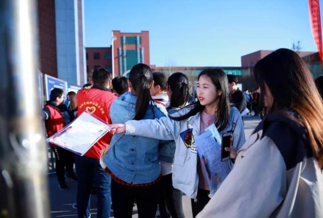 2021高考生迎来“好消息”，普通学生也能沾光，家长表示很欣慰