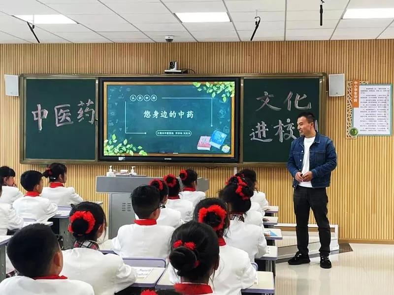 弘扬中医药文化，大理州中医医院开展中医药文化进校园系列活动