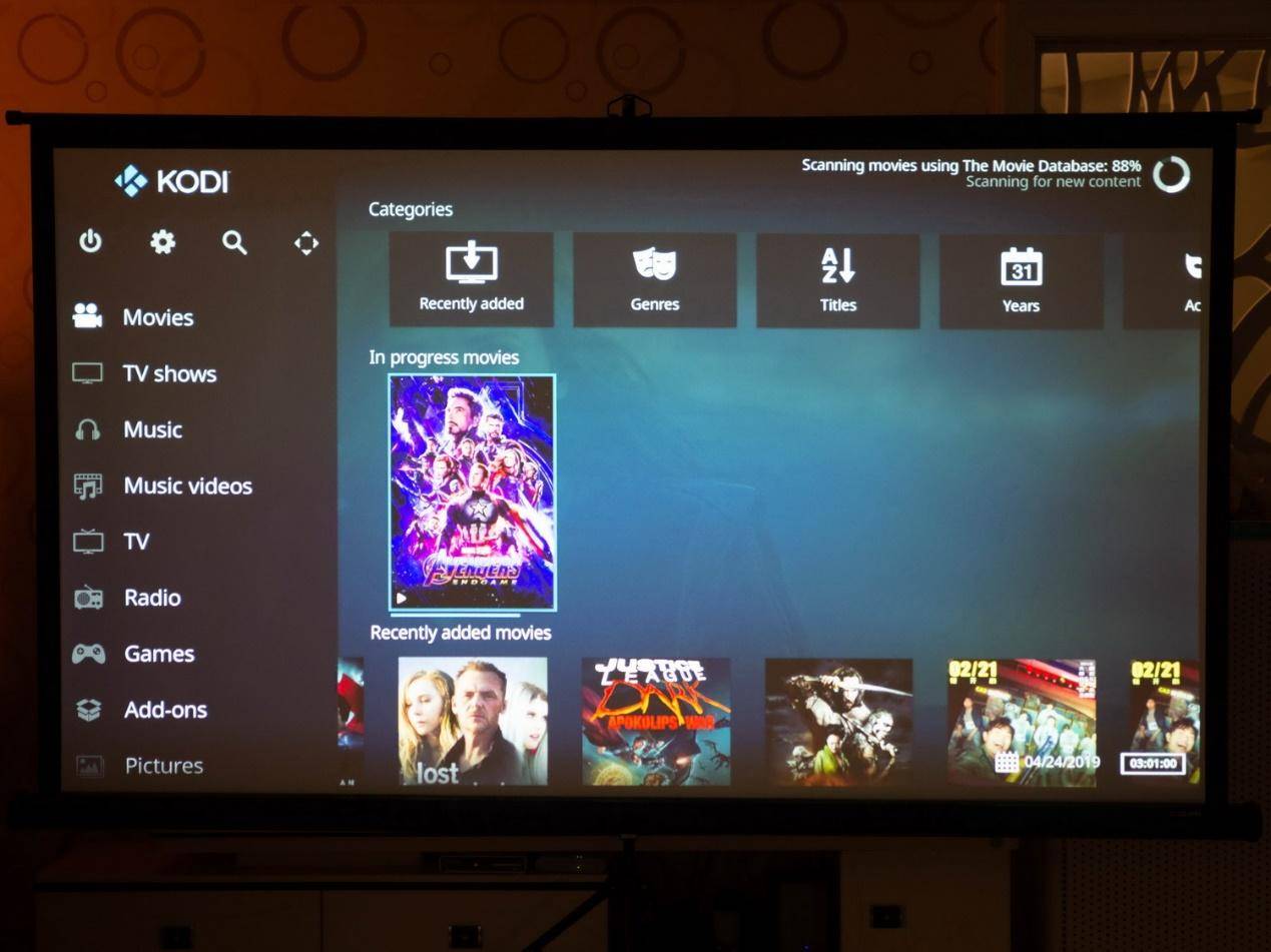 100英寸大屏幕的游戏和观影感受，坚果J10投影仪带你来体验